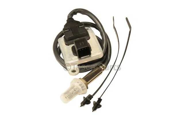 Nitrogen Oxide Sensor Kit with Sensor and Clips - GM (12671387)
