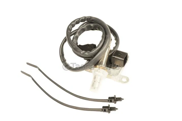 Nitrogen Oxide Sensor Kit with Sensor and Clips - GM (12671388)