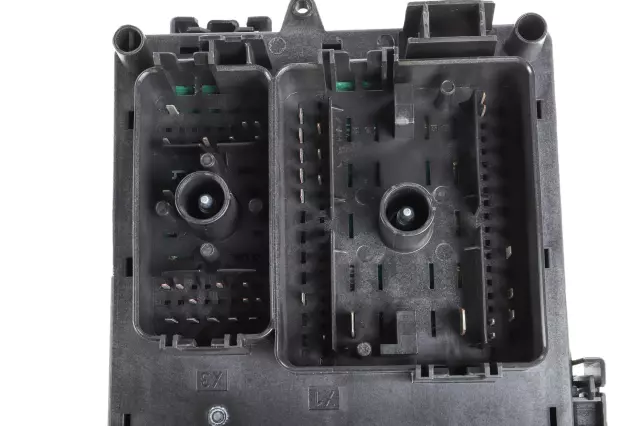 Engine Wiring Harness Junction Block - GM (85118699)