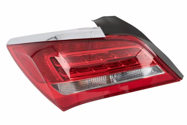 Driver Side Tail Lamp Assembly - GM (9011018)