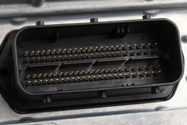 Engine Control Module (ECM) - GM (98328162)